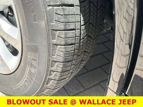 Used 2025 Dodge Durango GT RWD image 12