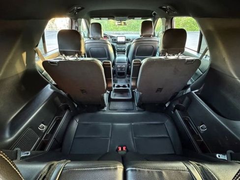 Used 2020 Ford Explorer XLT w/ Equipment Group 202A image 7