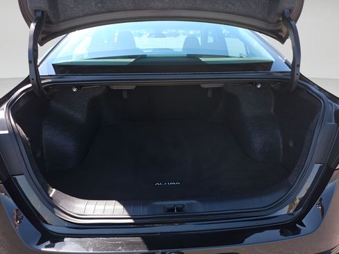Used 2025 Nissan Altima 2.5 SV FWD image 18