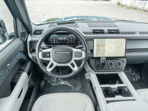 Used 2026 Land Rover Defender 110 X-Dynamic SE AWD/4WD image 13