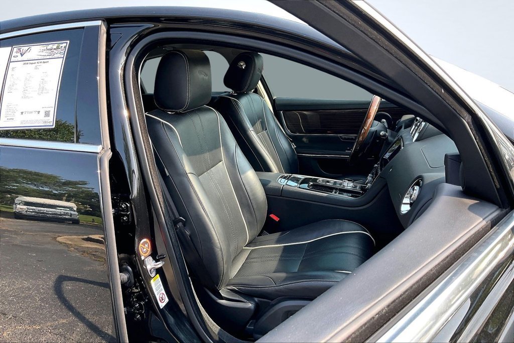 Used 2018 Jaguar XJ R-Sport RWD image 29