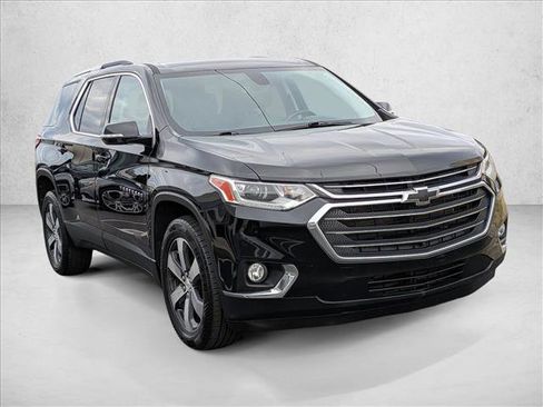 Used 2018 Chevrolet Traverse LT image 3