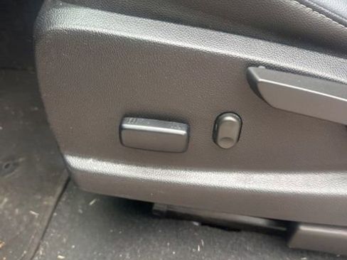 Used 2022 Chevrolet Colorado Z71 image 11