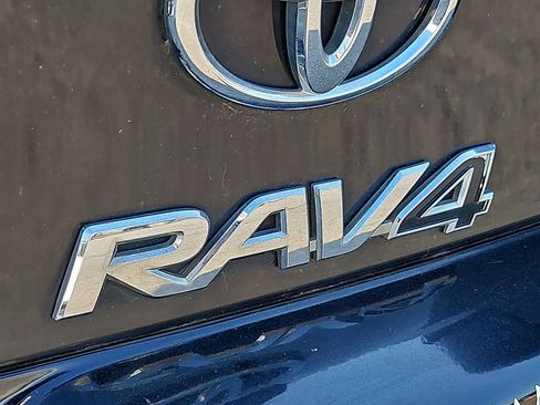 Used 2011 Toyota RAV4 4WD w/ Base L4 Extra Value Pkg image 6