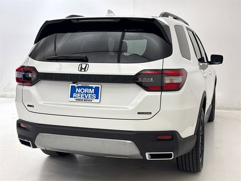 New 2026 Honda Pilot Touring image 10