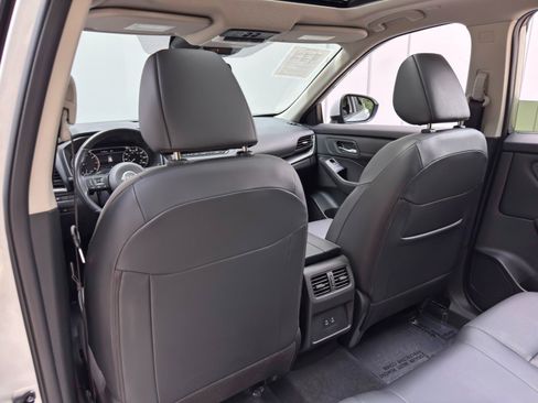 Used 2024 Nissan Rogue SV w/ SV Premium Package FWD image 31