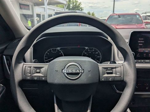 Used 2026 Nissan Rogue S FWD image 21