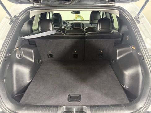 Used 2019 Jeep Cherokee Latitude Plus AWD/4WD image 22
