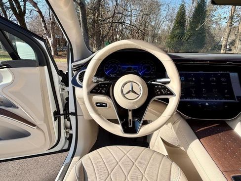 Used 2023 Mercedes-Benz EQS 580 4MATIC SUV w/ Acoustic Comfort Package image 37