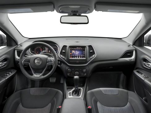 Used 2018 Jeep Cherokee Latitude Plus FWD image 11
