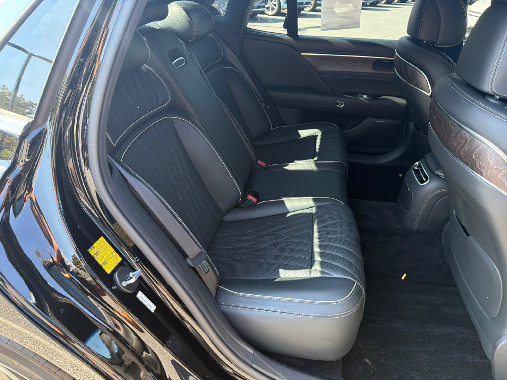 Used 2023 Genesis G90 3.5T AWD/4WD image 17