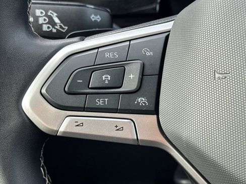 Used 2025 Volkswagen Atlas SE image 27