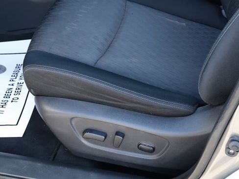 Used 2020 Nissan Rogue SV image 14