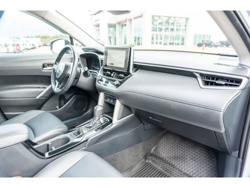 Used 2023 Toyota Corolla Cross XLE image 17