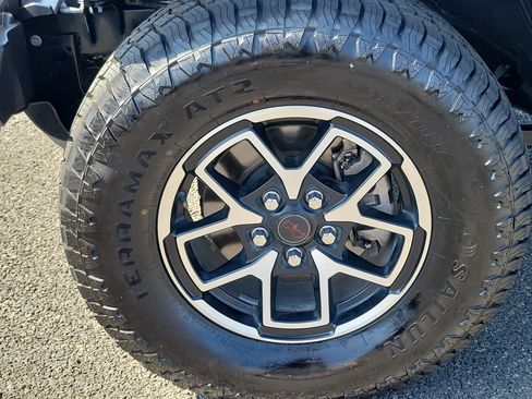Used 2024 Jeep Wrangler Unlimited Rubicon AWD/4WD image 7