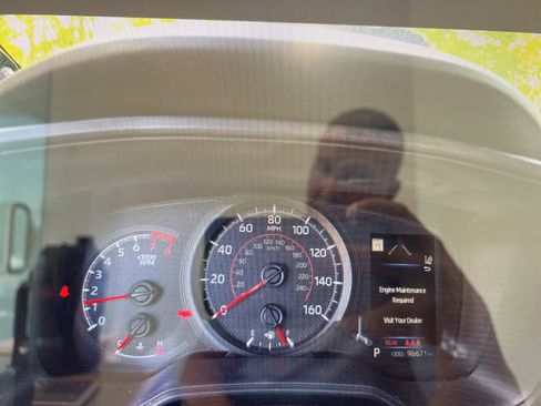 Used 2020 Toyota Corolla SE w/ SE Premium Package FWD image 5