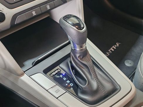 Used 2018 Hyundai Elantra SEL FWD image 18