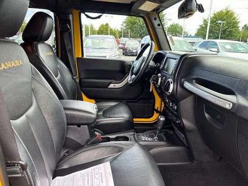 Used 2015 Jeep Wrangler Unlimited Sahara w/ Max Tow Package AWD/4WD image 10