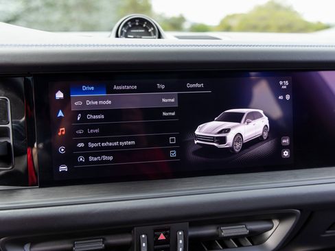 Certified 2025 Porsche Cayenne GTS image 37