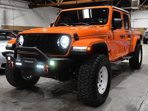 Used 2025 Jeep Gladiator Sport AWD/4WD image 7