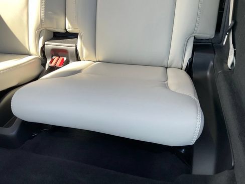 Used 2023 Volvo XC90 T8 Ultimate w/ Lounge Package AWD/4WD image 38