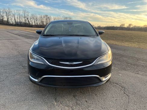 Used 2016 Chrysler 200 Limited w/ Convenience Group image 2