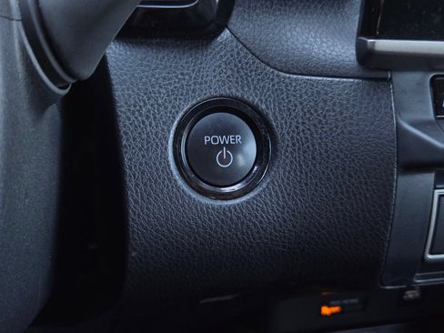 Used 2025 Toyota Camry SE FWD image 17