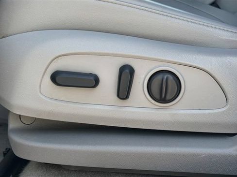 Used 2022 GMC Acadia SLT w/ Technology Package FWD image 26