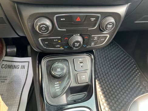Used 2021 Jeep Compass Latitude w/ Sun and Sound Group AWD/4WD image 28
