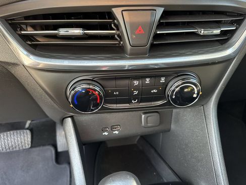 Used 2024 Buick Encore GX Preferred FWD image 17