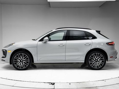 New 2026 Porsche Macan image 2