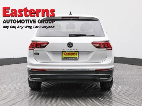 Used 2023 Volkswagen Tiguan SE image 6