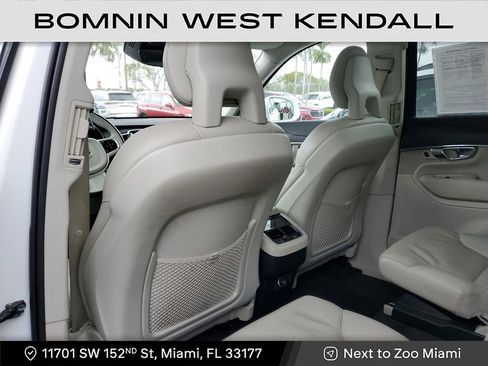 Used 2020 Volvo XC90 T6 Momentum w/ Protection Package Premier image 9