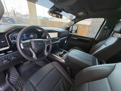 Used 2025 Chevrolet Silverado 2500 LTZ w/ LTZ Plus Package image 22