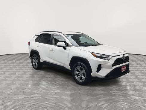 Used 2022 Toyota RAV4 XLE w/ XLE Grade Weather Package AWD/4WD image 31
