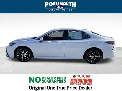 Used 2024 Toyota Camry SE image 2