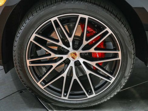 Certified 2025 Porsche Macan S AWD/4WD image 14