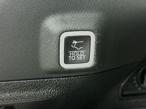 Used 2023 Jeep Grand Cherokee Altitude AWD/4WD image 29