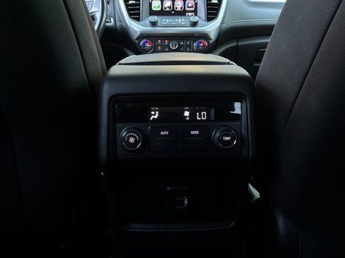 Used 2018 GMC Acadia SLE FWD image 13