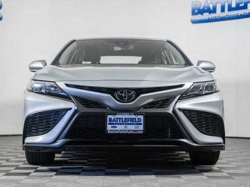 Used 2024 Toyota Camry SE image 2