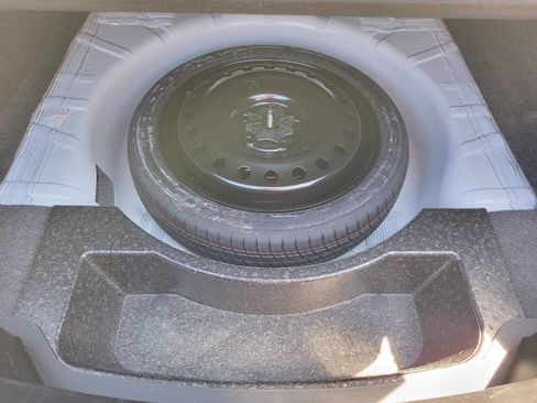 Used 2017 Chevrolet Impala LT image 28