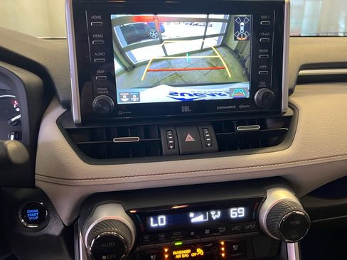 Used 2019 Toyota RAV4 Limited image 10