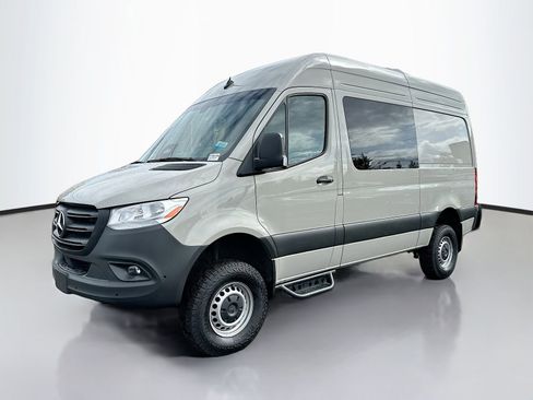 Used 2025 Mercedes-Benz Sprinter 2500 image 3