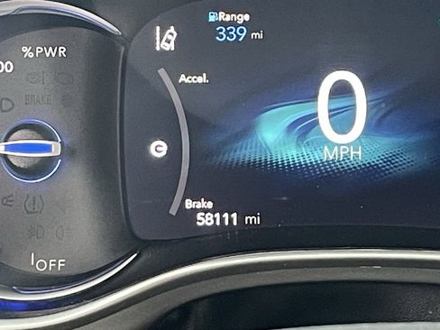 Used 2024 Chrysler Pacifica Select image 9