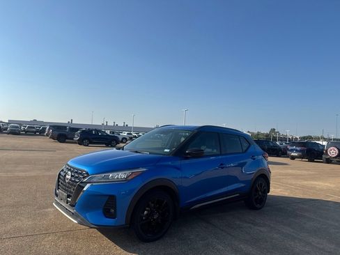 Used 2023 Nissan Kicks SR w/ SR Premium Package FWD image 9