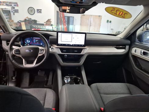 Used 2025 Ford Explorer Active RWD image 20