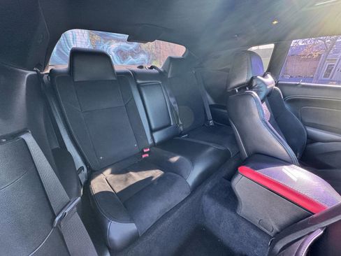 Used 2018 Dodge Challenger R/T Scat Pack w/ Leather Interior Group RWD image 30