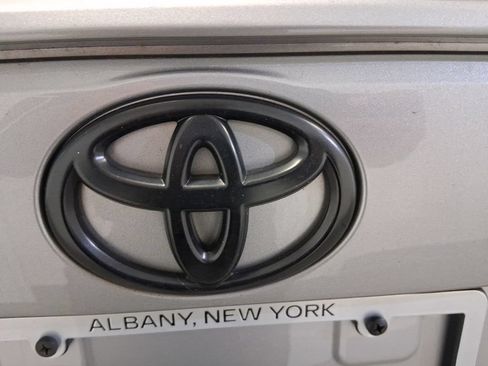 Used 2022 Toyota RAV4 XLE AWD/4WD image 24