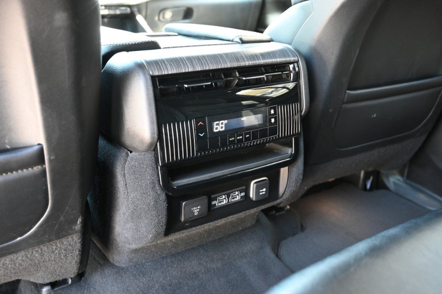 Used 2024 Jeep Wagoneer Series II w/ Flexible Seating Group AWD/4WD image 19