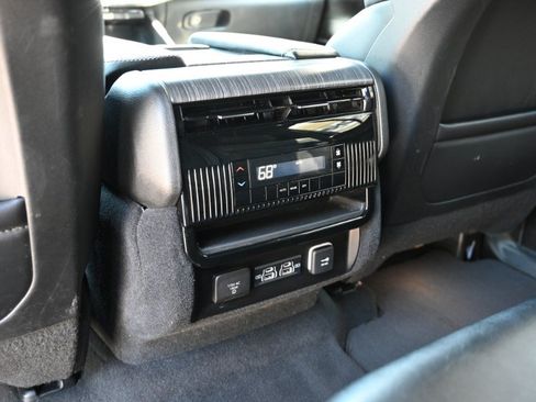Used 2024 Jeep Wagoneer Series II w/ Flexible Seating Group AWD/4WD image 19